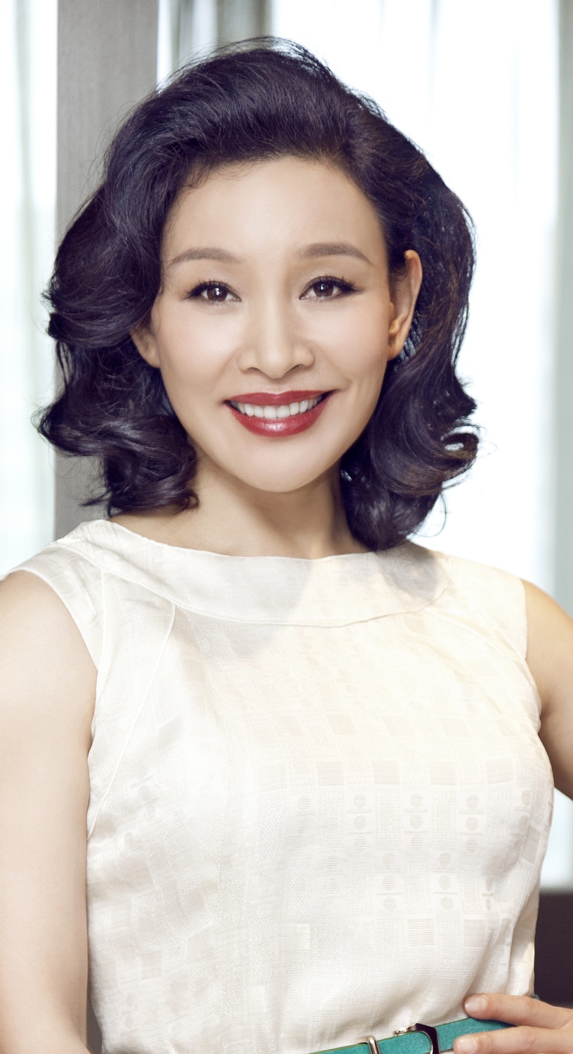 How tall is Joan Chen?